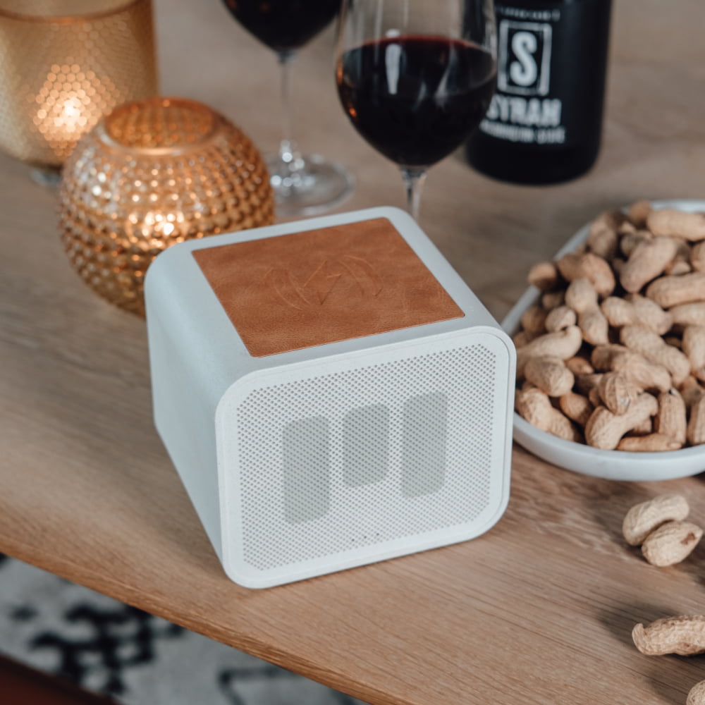 WIRELESS CHARGING STATION, POWER BANK AND BUILT-IN SPEAKER