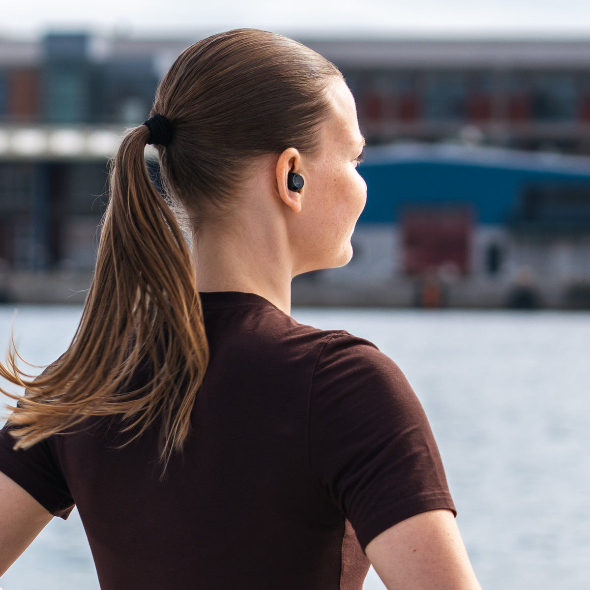 COMFORTABLE FIT AND RICH SOUND