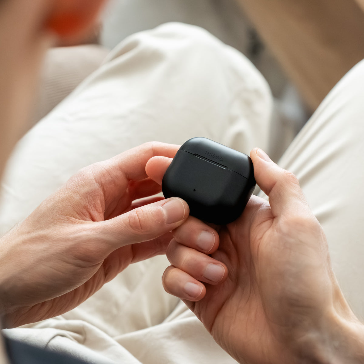 COMPACT CASE – EASY TO TAKE WITH YOU