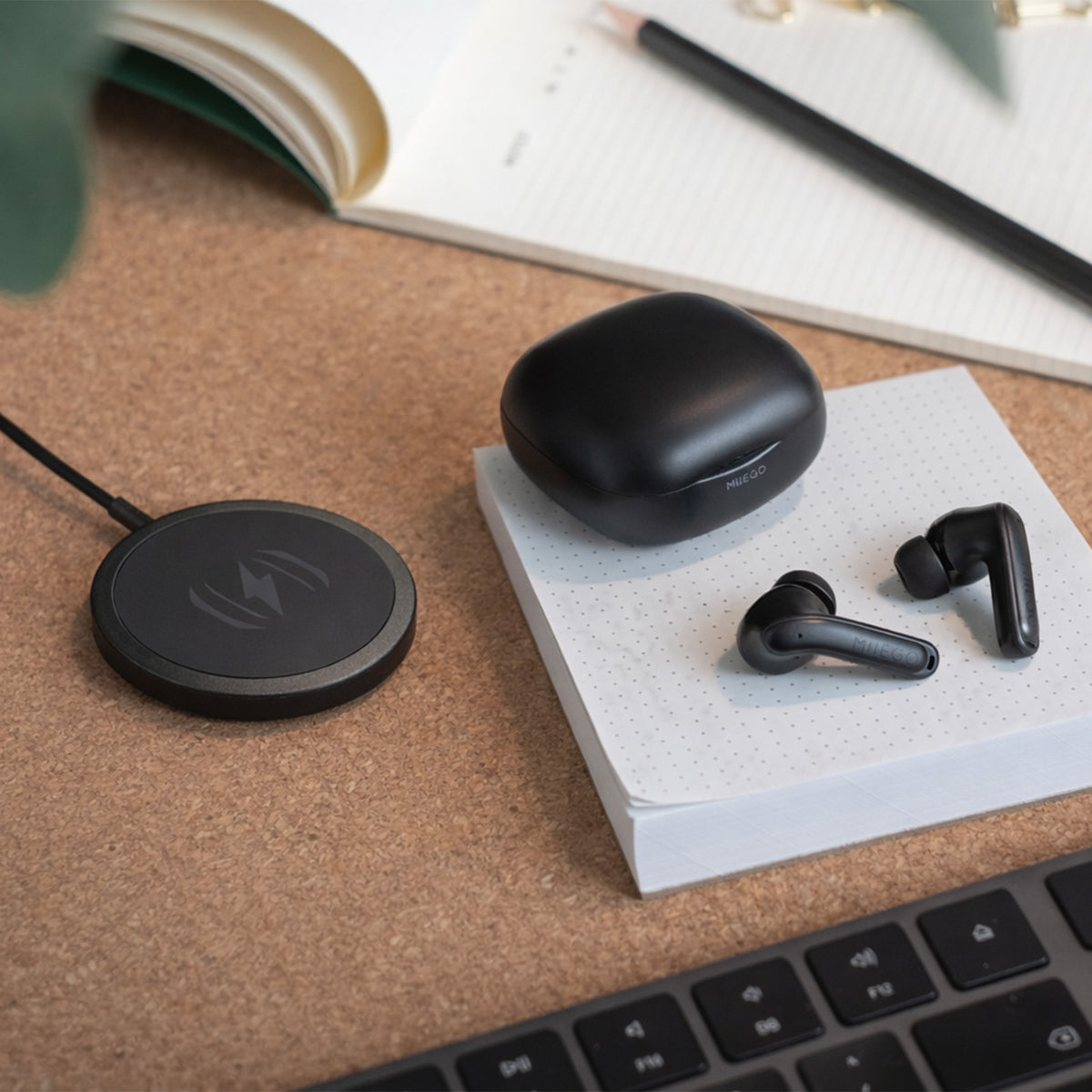 FOCUS AND CALM WITH HYBRID NOISE CANCELLATION