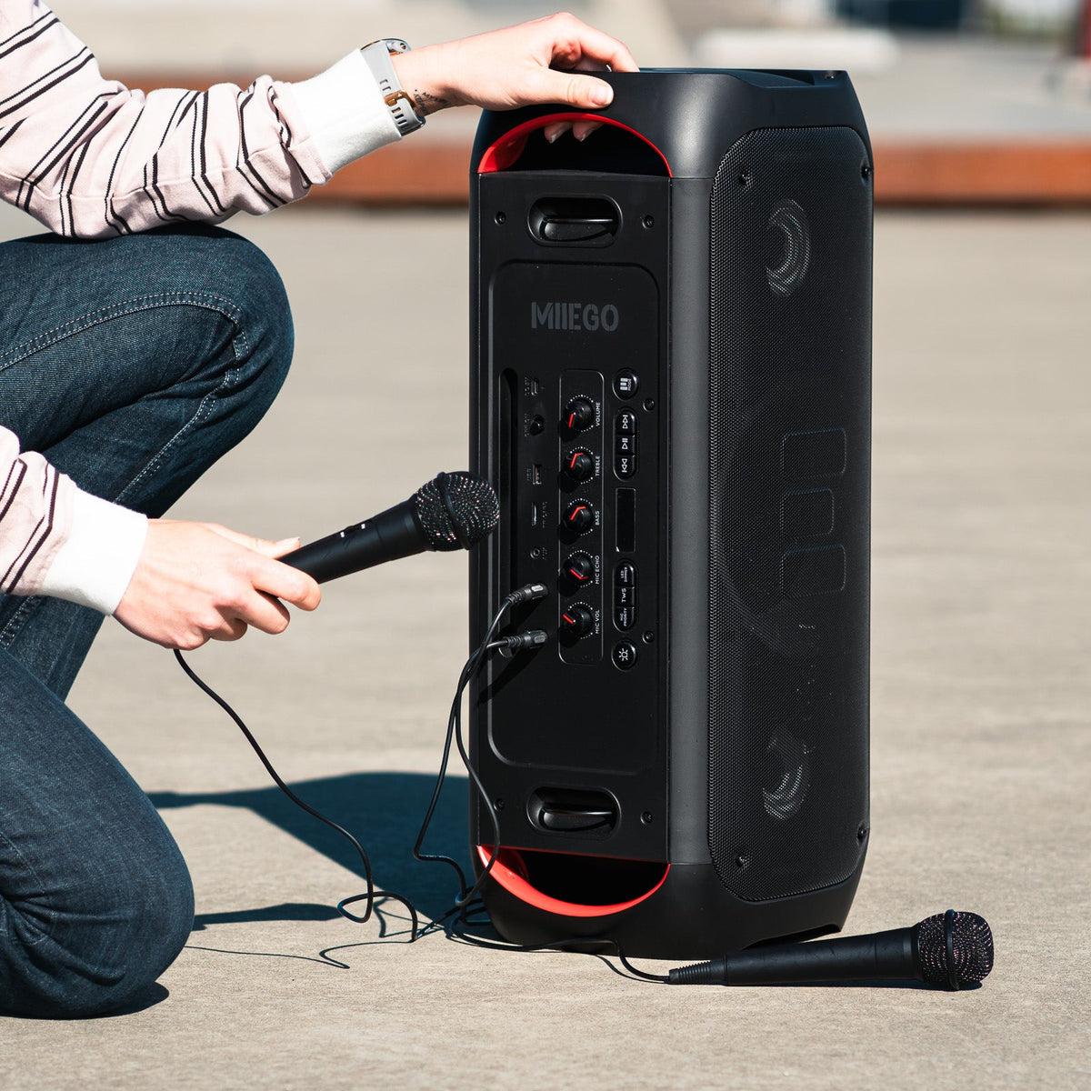 AFSPIL DIN MUSIK MED 2 SPEAKERS I TRUE WIRELESS STEREO